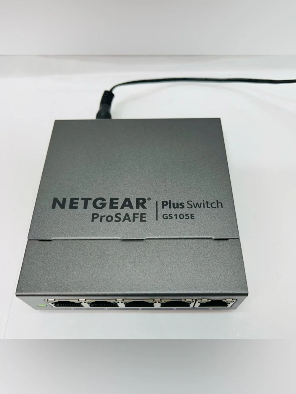 NETGEAR ProSAFE Plus (GS105Ev2) 5-Port Gigabit Easy Use Ethernet Switch